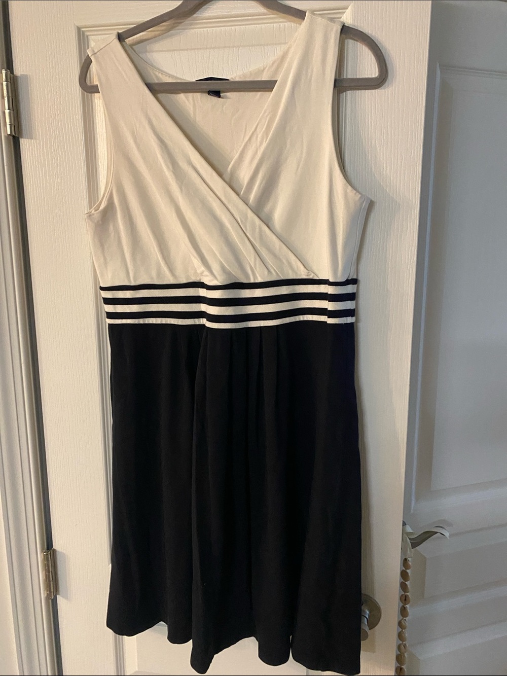 Lands end Sleeveless Black and White V-Neck faux Wrap Dress